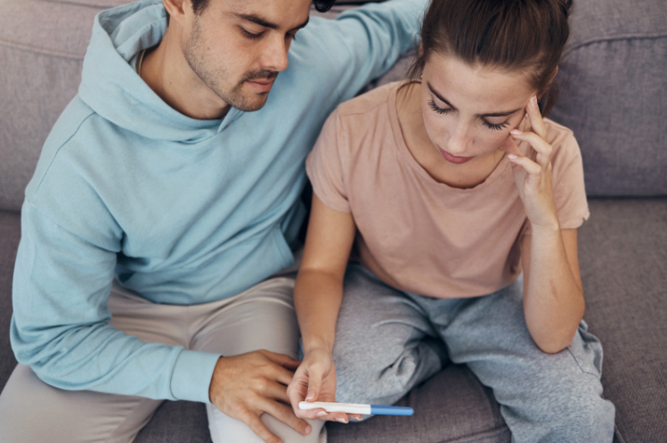 حتى لو سحب الرجل عضوه الذكري قبل القذف وتمكن من تحقيق القذف الكامل خارج المهبل، فإن المذي يمكن أن يؤدّي إلى الحمل.