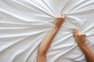 ٦ تقنيات مجرَّبة لزيادة النشوة ومتعة الإيلاج عند النساء